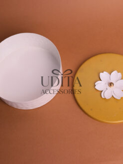 White & Gold 6inch round box