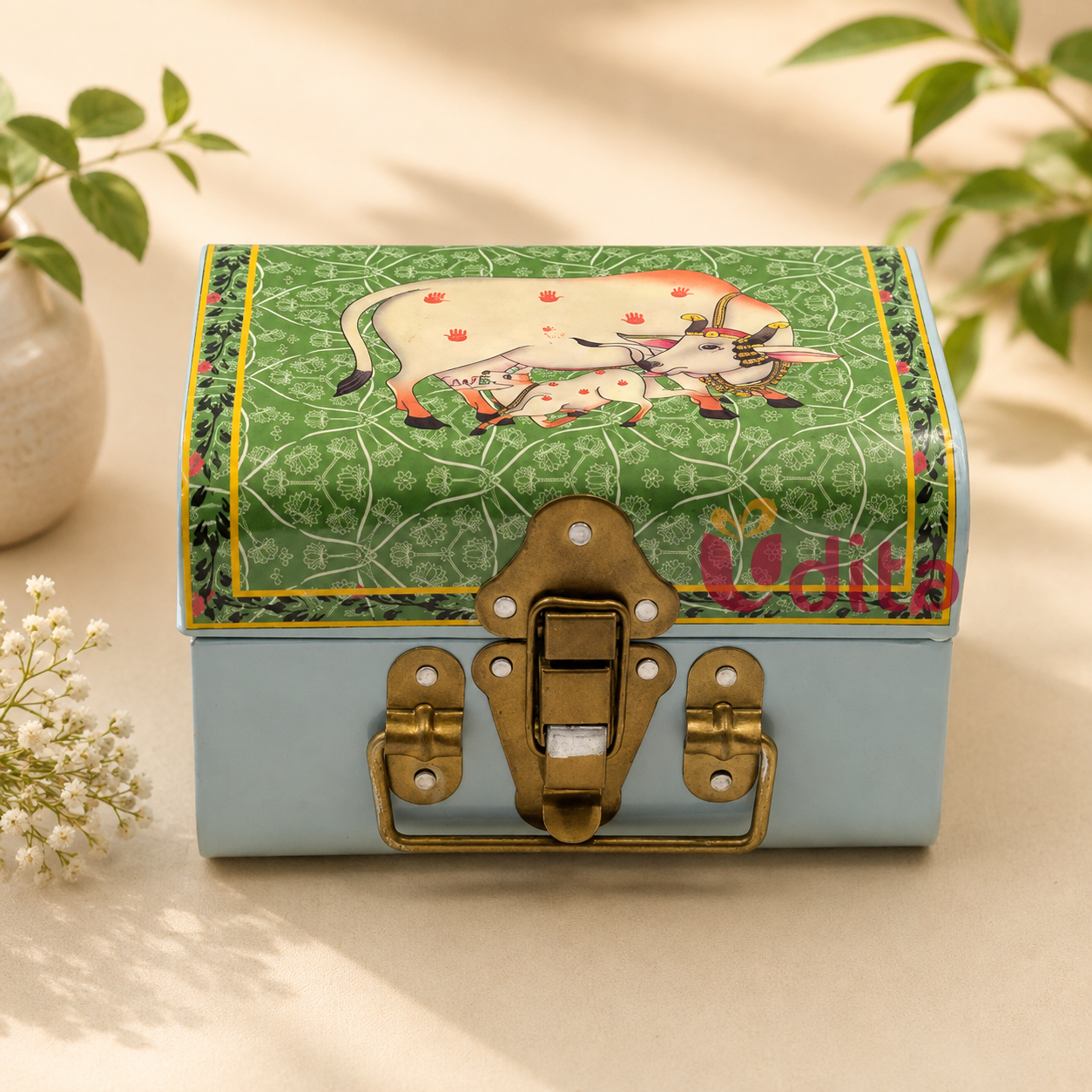 Pichwai trunk box